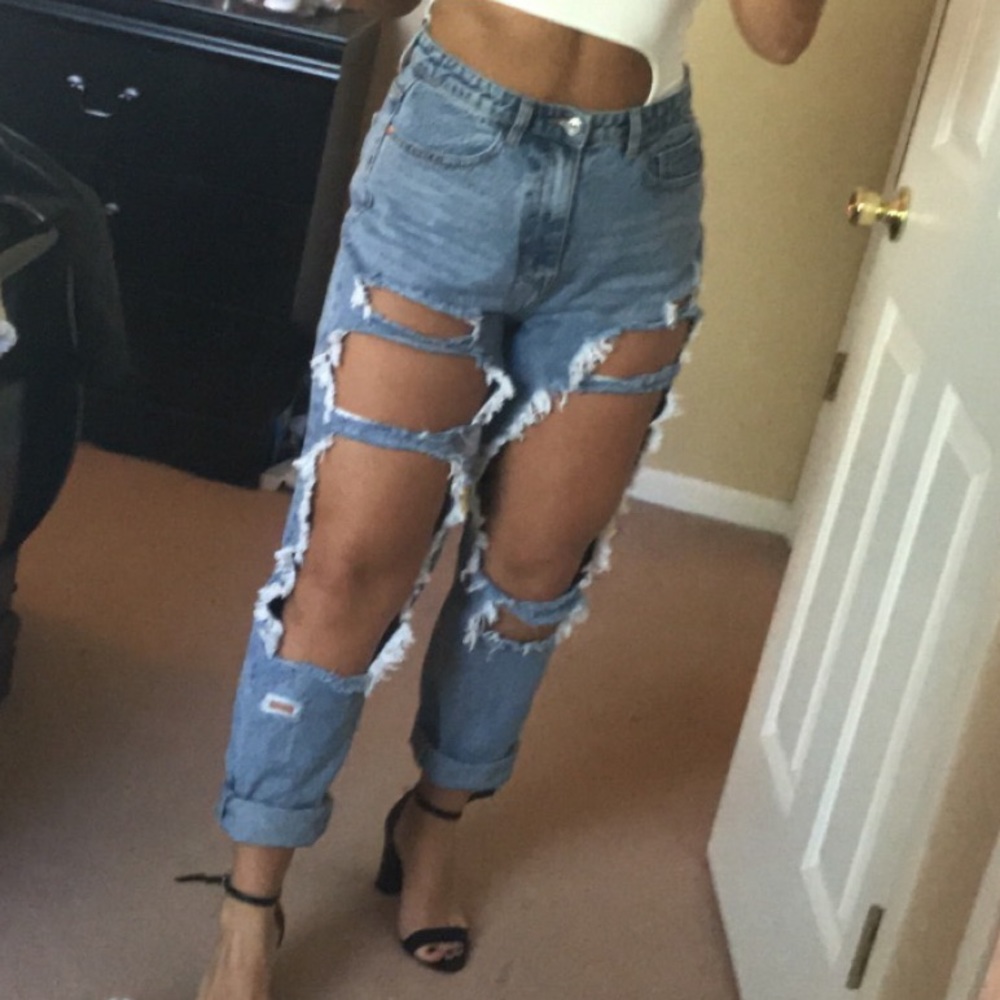 Pretty little thing distressed mom jean